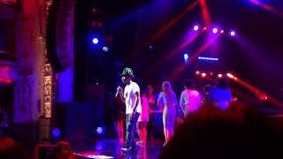 PHARELL - DROP IT LIKE ITS HOT LIVE @ APOLLO THEATER