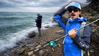 Nuevo Récord de ORILLA! Pesca de lobina (Presa el cuchillo)