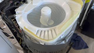 Taking a look inside / replacing the detergent dispenser