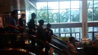 WINNER's Arrival at Changi Airport 120914