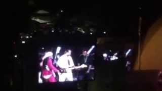 Craig Robinson boogies w/Nile Rodgers
