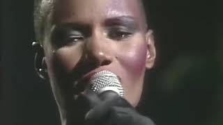 Grace Jones - La Vie en Rose (TV live - 1982)