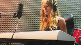 Crawling piano cover Alice Cucaro