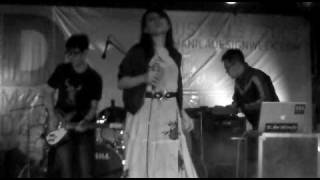 Techy Romantics - Out of my Mind (live in Boni High Street)