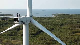 Tuulivoimalan huoltaminen ei sovi korkeanpaikankammoisille