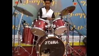 yekermo sew(የከርሞ ሰው) instrument by sandras inn. hotel band dubai !!!!!