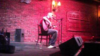 Michael Strange  Live @ The White Eagle Saloon! - "Hey Ya!(Acoustic Outkast cover)"