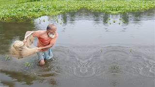 Unbelievable Cast Net Fishing Video - Amazing Village Net Fishing Skills - Old Fisherman Net Fishing
