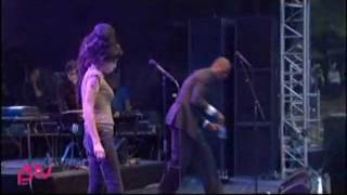 Love Is A Losing Game live at Hove Festival, June 2007 - Amy Winehouse