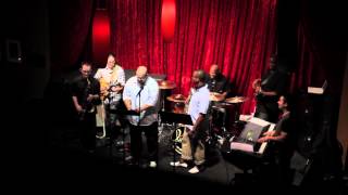 Farnell Newton Live - Listen Here/Papa Was A Rolling Stone