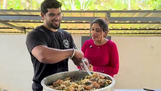 How about making fried black chicken curry?