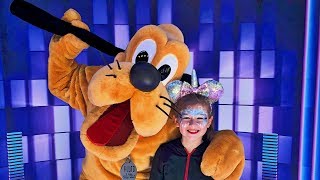Face Painted at Disney World Hollywood Studios Slink Dog Dash Ride Character Meet!