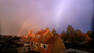 Onweer met Regenboog en mogelijke positieve ontlading - Thunderstorm, rainbow and positive lightning