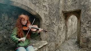 Ross Errilly Friary in Galway - Discovering the amazing acoustics (with Fiona Gavin on Fiddle)