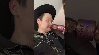 Justin sings Damn Straight