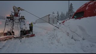 Truckee, CA dig out from epic blizzard of 2024 - Semi Recovery - Plows - Snow Train - 4k