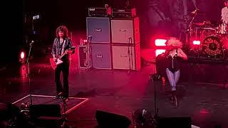 AMYL AND THE SNIFFERS LIVE PARIS 11.27.24. SECURITY CARTOON DARKNESS TOUR @amylandthesniffers6771