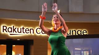 Elegant Green Muumuu Hula Dance | O Nā Lani Sunset Stories @ International Market Place Waikiki [4K]