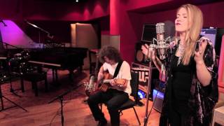 Mollie Marriott - Give Me A Reason [Acoustic Performance]