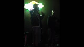 Nabz singing karaoke!