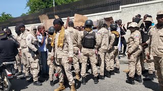FLASH DEPLOYMENT IN FRONT OF DAKEY VILLA SECURITY AGENT INVESTED