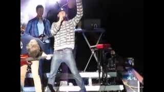 Maroon 5 - Love Somebody (live) - Salmon Fest 2014