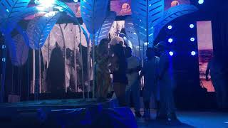Claudia Leitte Fã invade palco Prainha Florianópolis