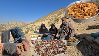 The food we made from oak! From peeling to eating it nomad style