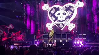 Avril Lavigne - Girlfriend & What the Hell (live), Darien Lake Amphitheater, 8/20/2024
