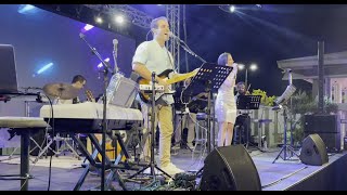 ''I Wanna Dance With Somebody'' - Note 'n' Rest Live At The Piazza Project