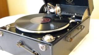 Teddy Bears Picnic on the Columbia Grafonola 202 Portable Gramophone