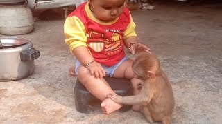 रानी बेबी देखो कितने टेंशन में है गुन गुन के साथ खेलती Rani baby look how tense she is playing with