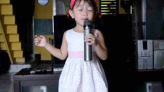 2 years old Baby  singing "PATULOY ANG PANGARAP"