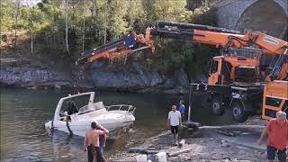 ОПЕРАЦИЯ ПО ИЗВАЖДАНЕ НА ПОТЪНАЛА ЛОДКА