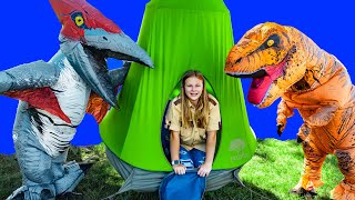 Assistant Becomes a Paleontologist and Searches for Dinosaurs!