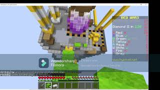 Playing Minecraft bed wars! ( so glitchy!! )