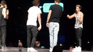 One Direction attempt the Neighbours theme song