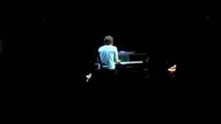 Paul McCartney 2005 - Messing around onstage