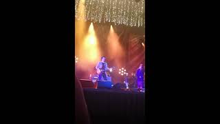 Kelly Jones and Patty Lynn perform "Stop Dragging My Heart Around"