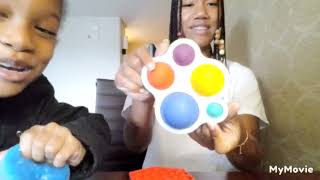 MOMMY AND DAUGHTER FIDGET TRADING 🐱