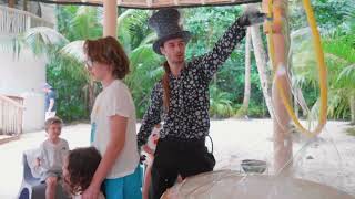 Maldives Bubble man. Maxwell the Bubbleologist.