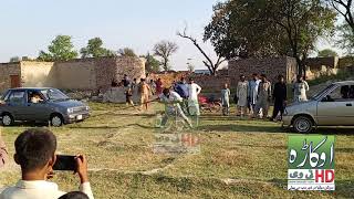 Stunt man hanged in cars|Mandi Ahmadabad Man vs Cars|Okara News|Okara TV