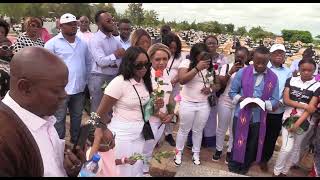 Maman Mbuyi Laetitia , la pierre tombale