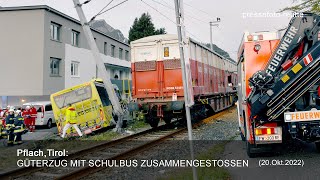 Pflach/Tirol: GÜTERZUG MIT SCHULBUS ZUSAMMENGESTOSSEN (Do. 20.10.2022)