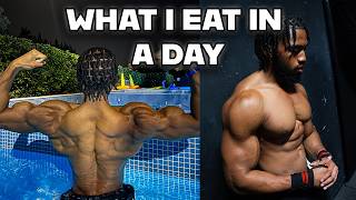 How I Stay Ripped All Year | What I Eat to Build Muscle