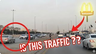   Life in Saudi Arabia🇸🇦🚗✨सऊदी अरब की खूबसूरत शाम और यहाँ का ट्रैफिक llأمسية جميلة في السعودية، وحرك
