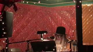 D.R. Wagner reads "Serenata"