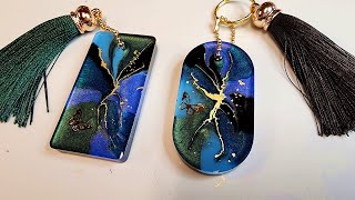Resin keychain |Mix colors|retro style|black and dark green marble
