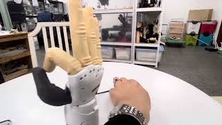 Quick Demo for a Lateral Grip and a Pinch Grip of a Mand.ro Mark 7 (2025.05.14)