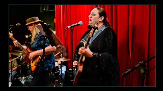 Texas Wildfire with Robin Willis:  Treat Me Right (live at The Balcony Club)